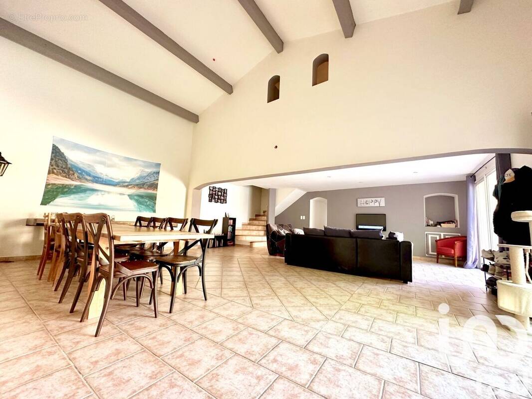 Photo 1 - Maison à CAMARET-SUR-AIGUES