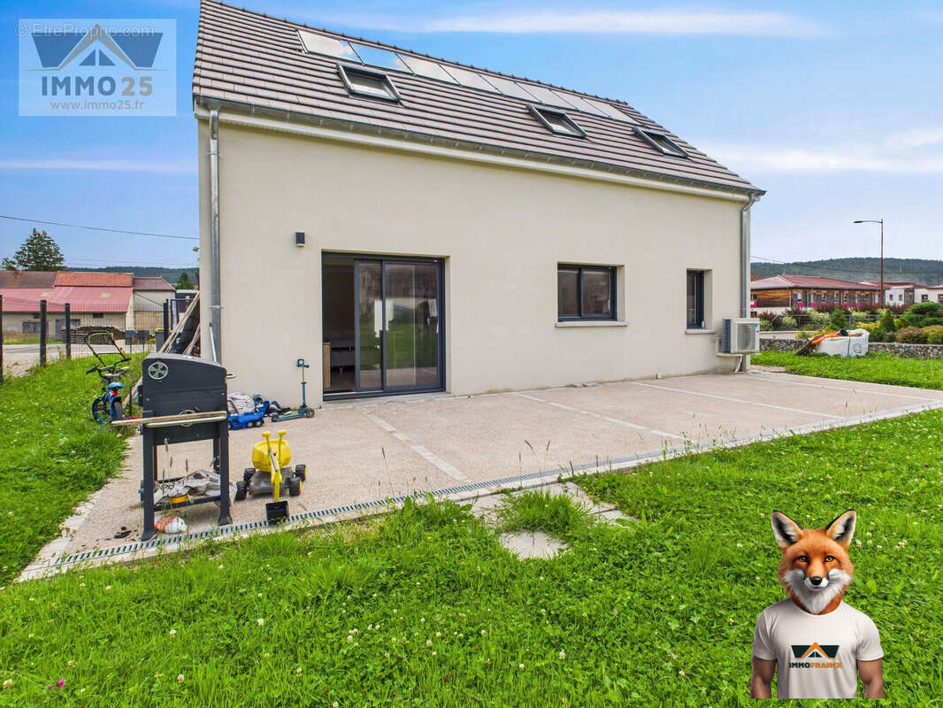 Extérieur derrière - Maison à MOUTHE