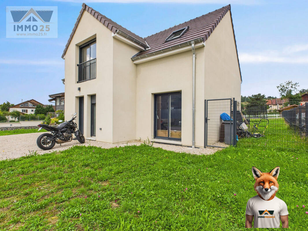 Extérieur devant - Maison à MOUTHE