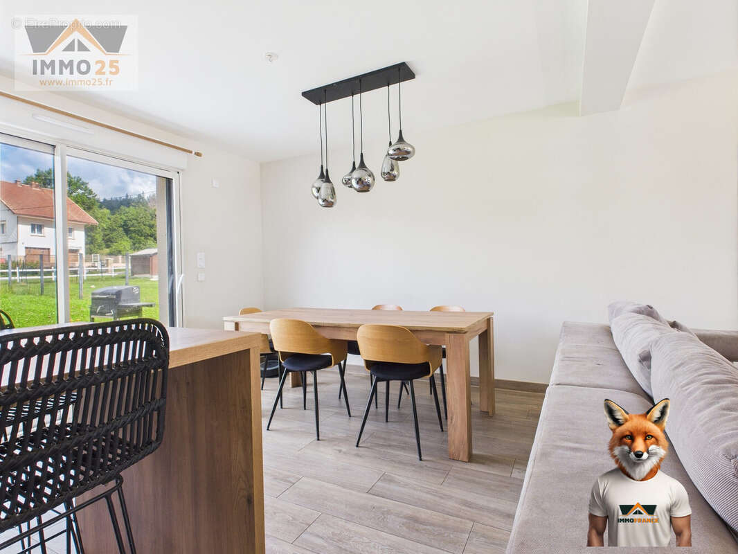 Salle à manger - Maison à MOUTHE