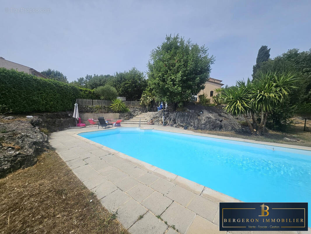 Maison à SAINT-CEZAIRE-SUR-SIAGNE