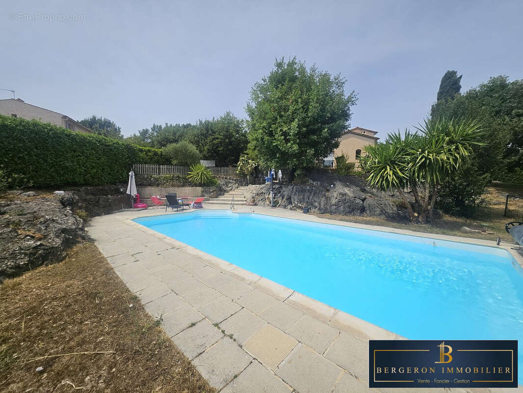 Maison à SAINT-CEZAIRE-SUR-SIAGNE