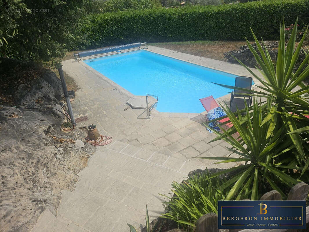 Maison à SAINT-CEZAIRE-SUR-SIAGNE