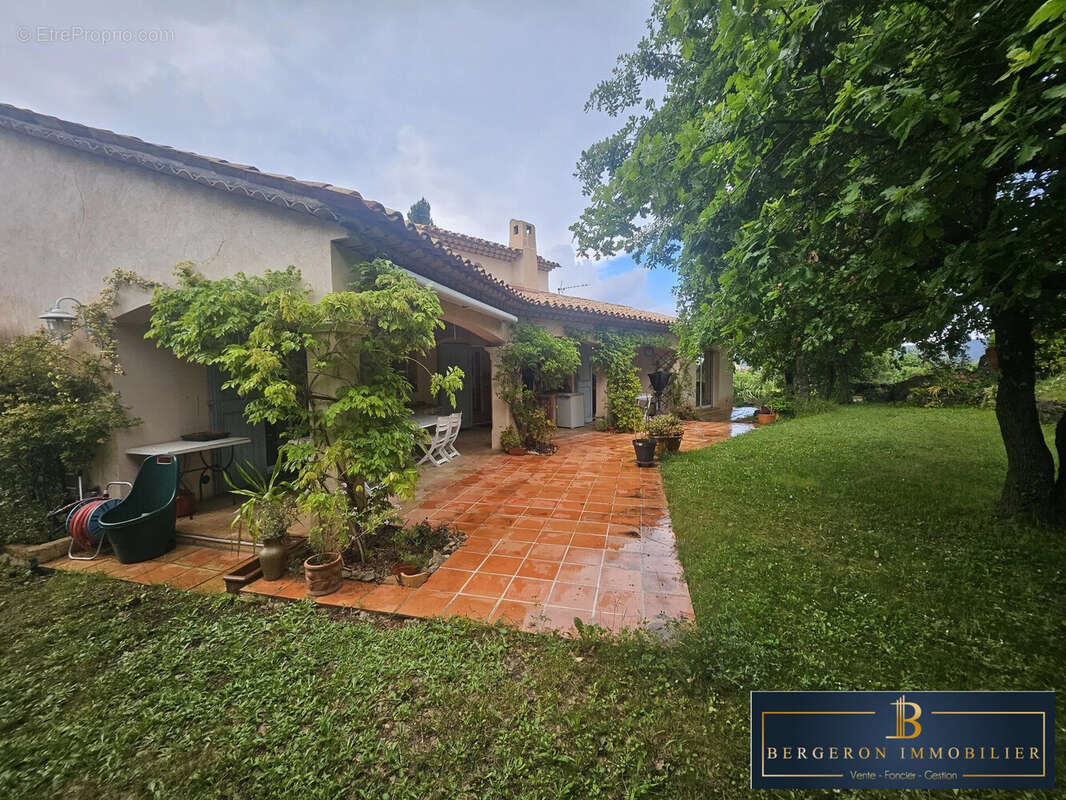 Maison à SAINT-CEZAIRE-SUR-SIAGNE