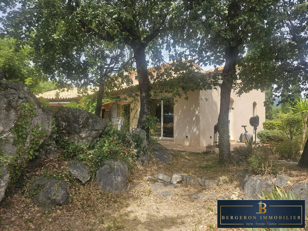 Maison à SAINT-CEZAIRE-SUR-SIAGNE