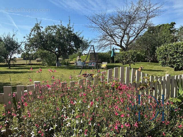 Terrasse avec vue sur le jardin et la campagne. - Maison à PANILLEUSE