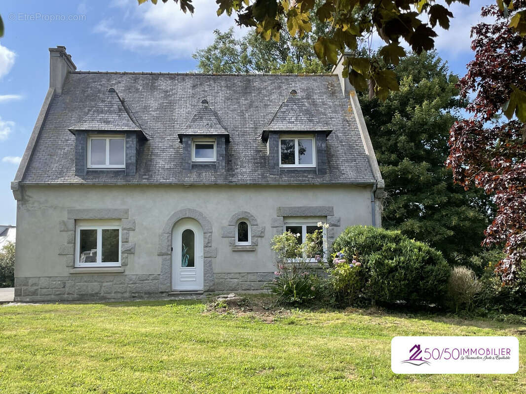 Maison à PLOUNEVEZ-LOCHRIST