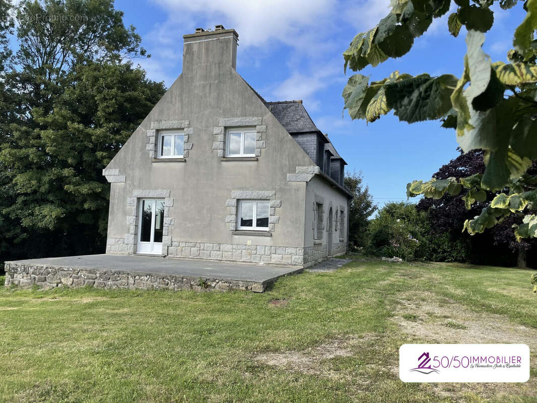 Maison à PLOUNEVEZ-LOCHRIST
