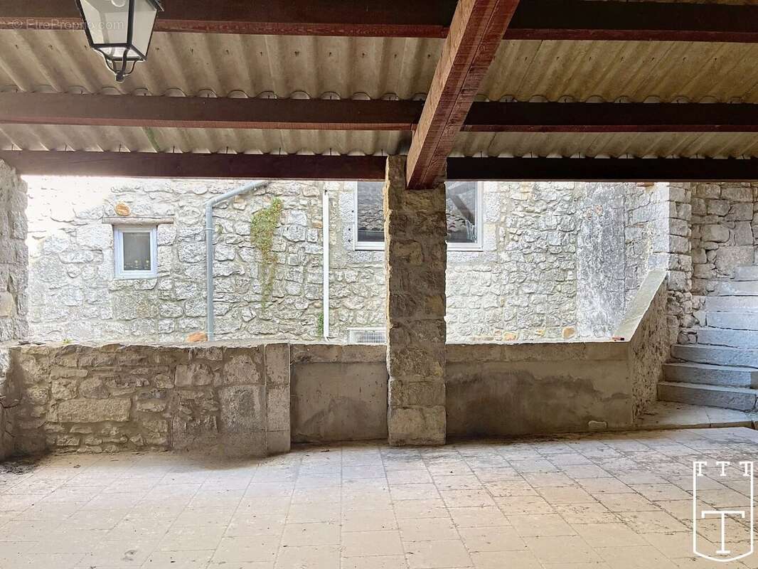 Maison à SAINT-ALBAN-AURIOLLES