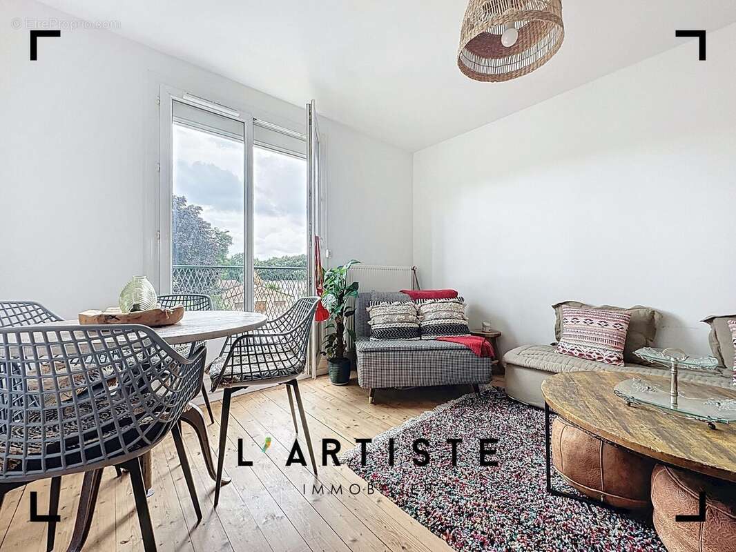 Appartement à SAINT-ETIENNE-DU-ROUVRAY