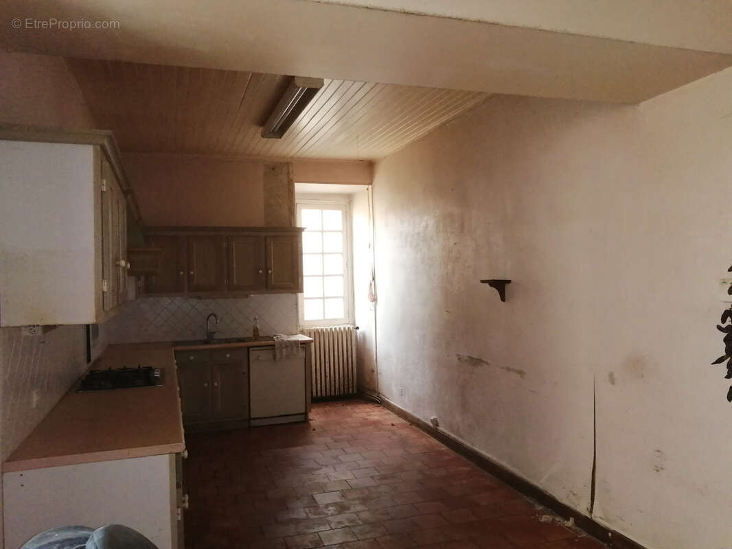 Maison à LA TOUR-BLANCHE