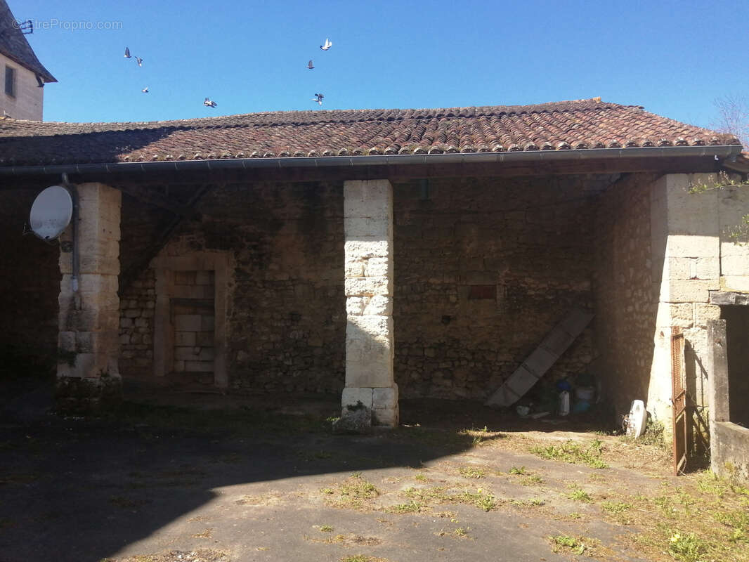 Maison à LA TOUR-BLANCHE