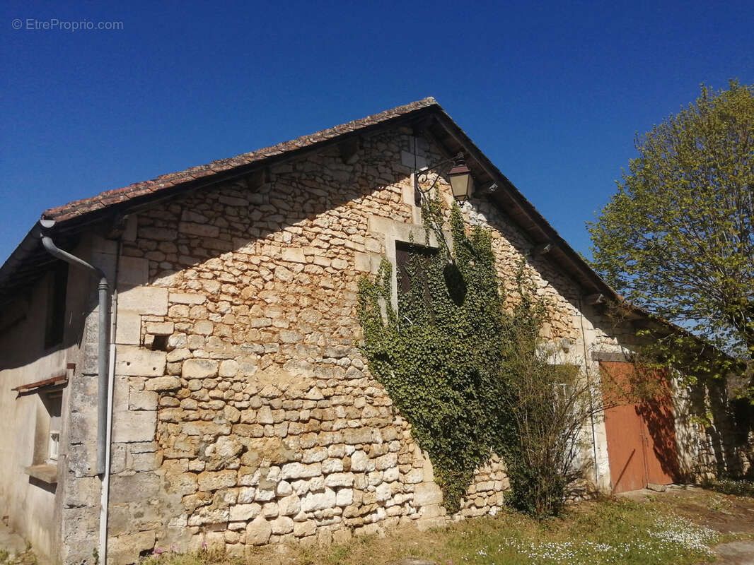 Maison à LA TOUR-BLANCHE