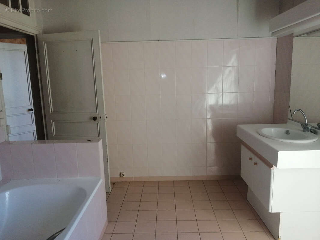 Maison à LA TOUR-BLANCHE