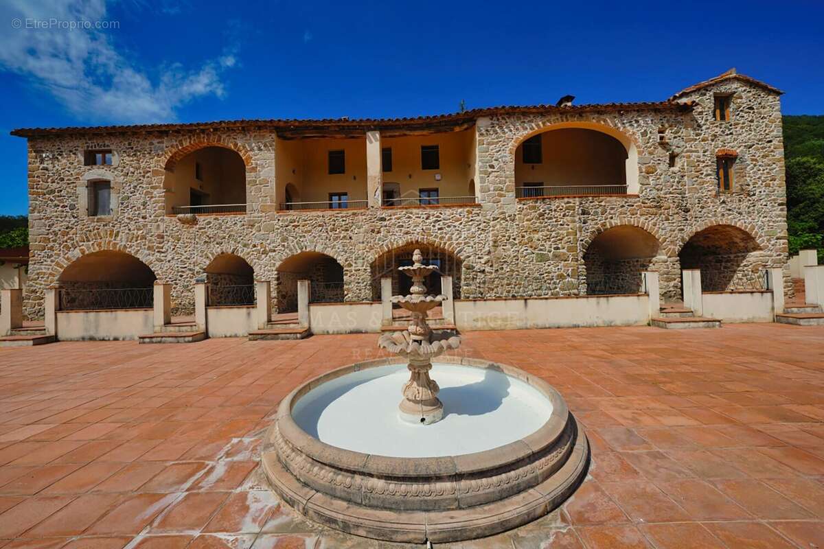 Maison à SAINT-LAURENT-DE-CERDANS