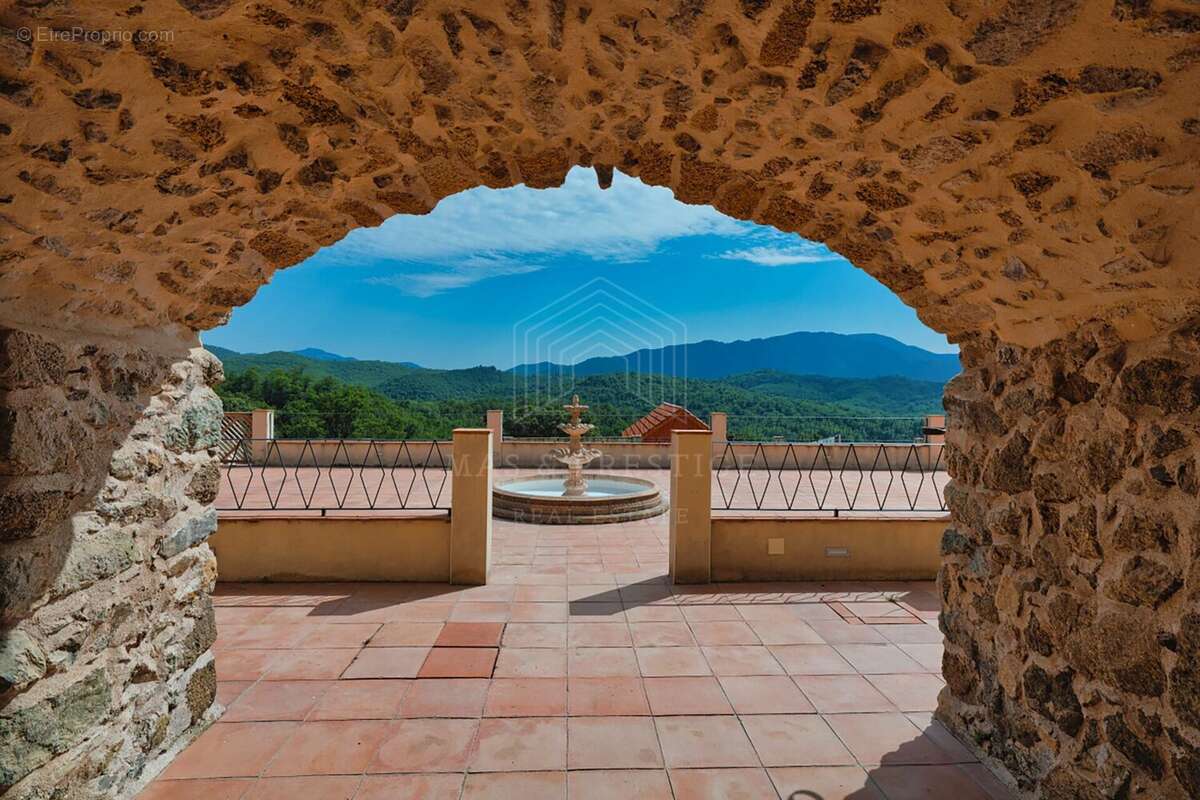 Maison à SAINT-LAURENT-DE-CERDANS