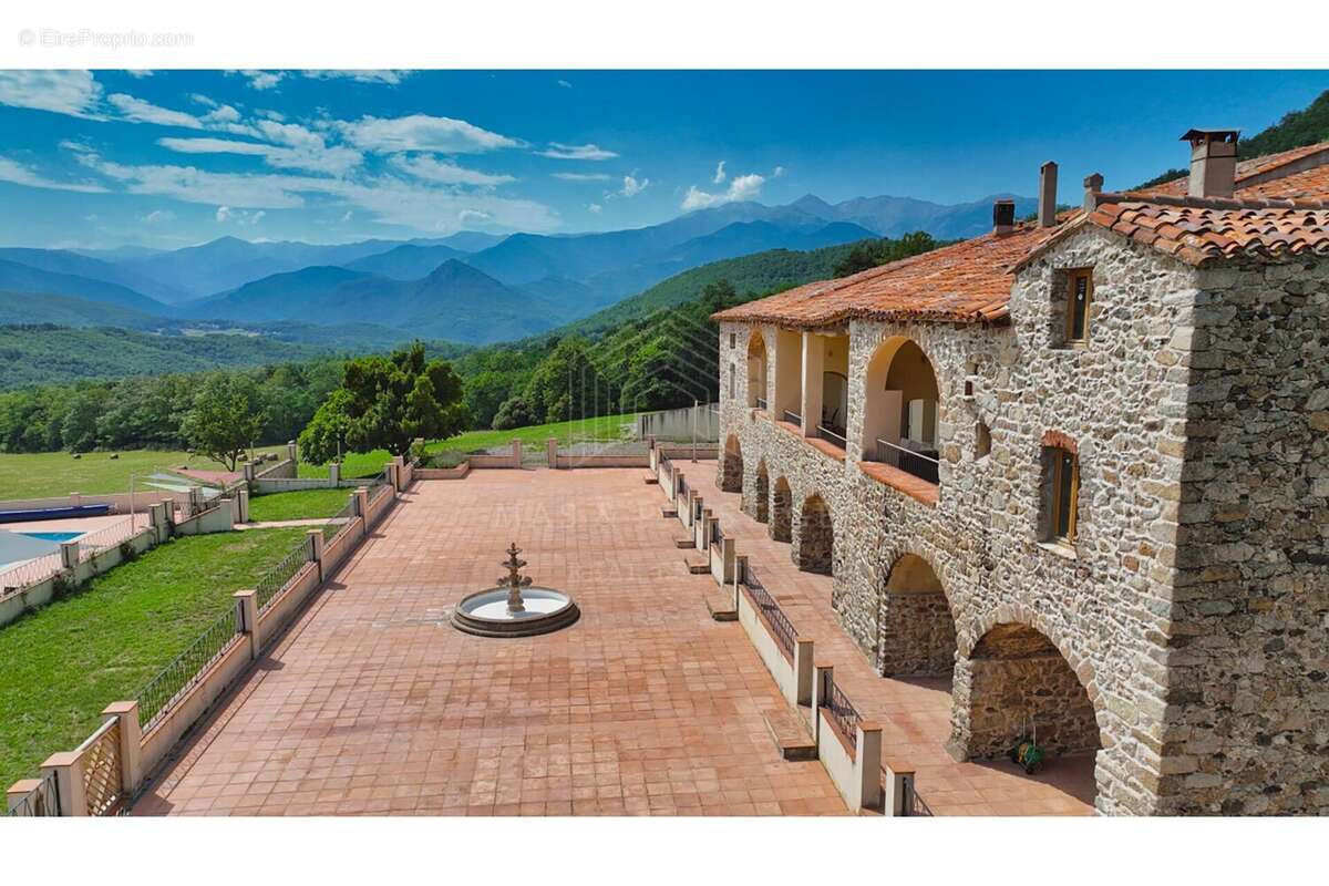 Maison à SAINT-LAURENT-DE-CERDANS