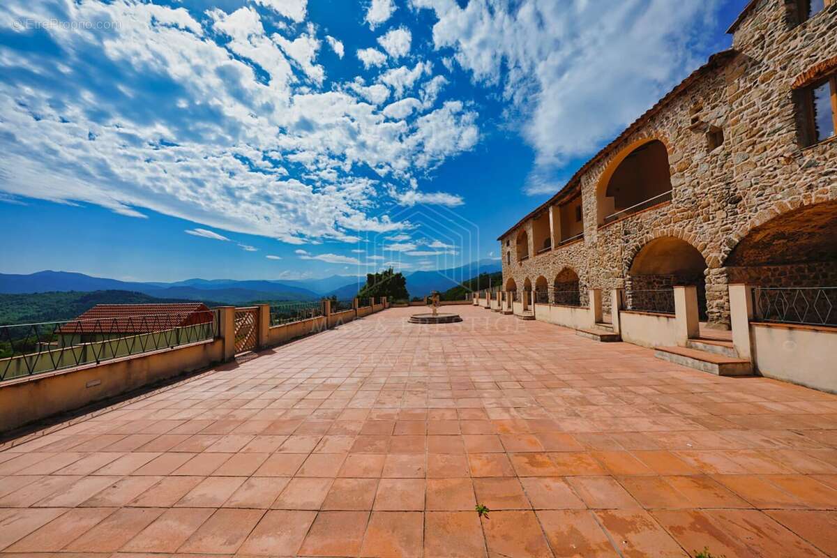 Maison à SAINT-LAURENT-DE-CERDANS
