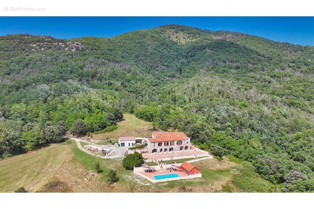 Maison à SAINT-LAURENT-DE-CERDANS