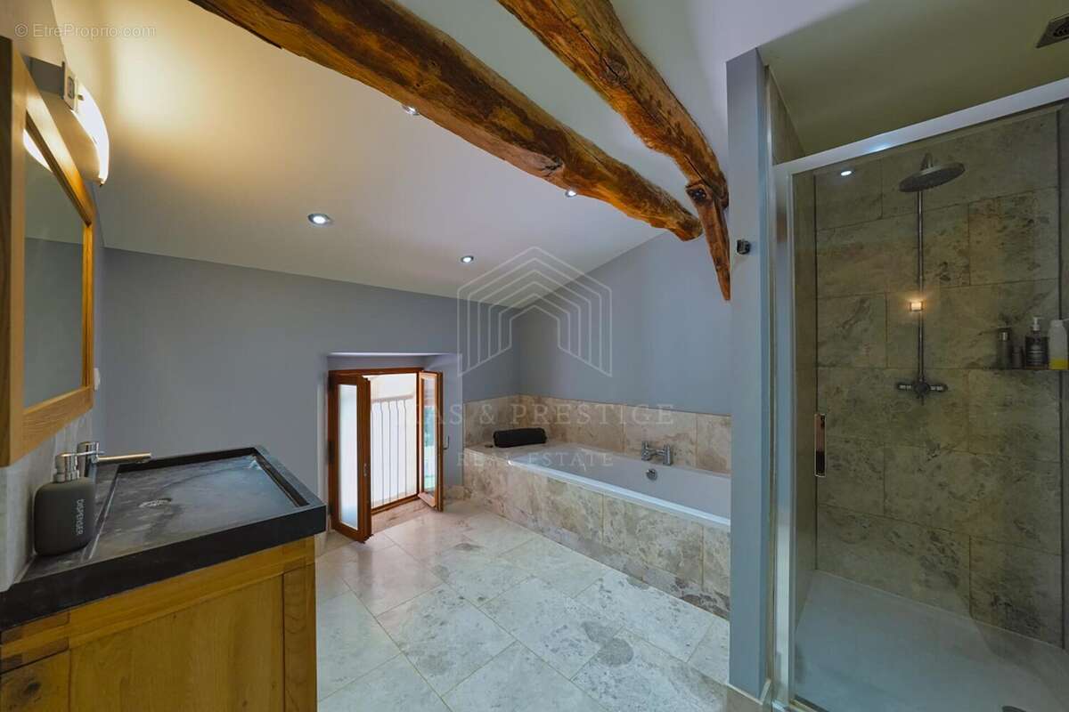 Maison à SAINT-LAURENT-DE-CERDANS