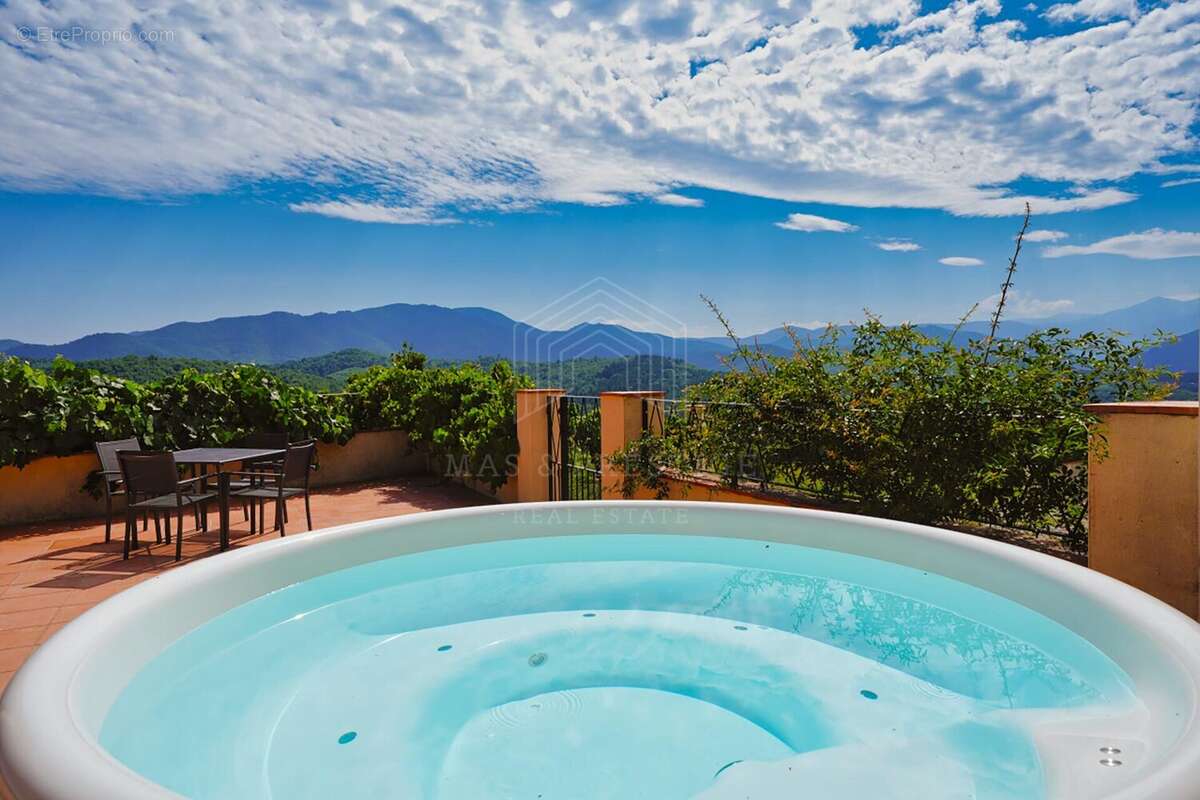 Maison à SAINT-LAURENT-DE-CERDANS