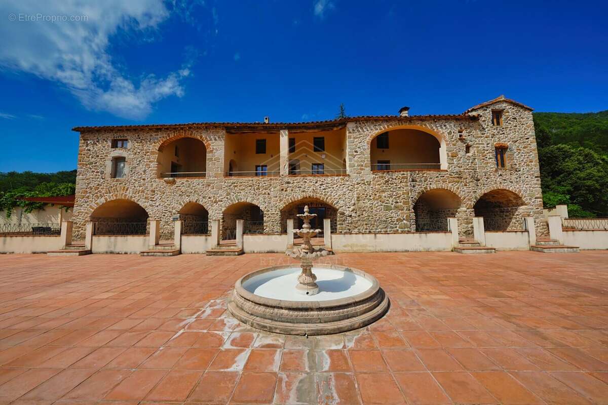 Maison à SAINT-LAURENT-DE-CERDANS