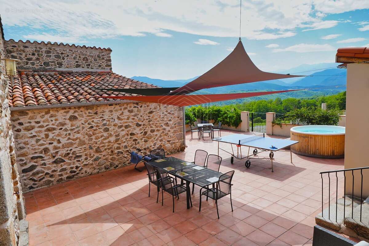 Maison à SAINT-LAURENT-DE-CERDANS