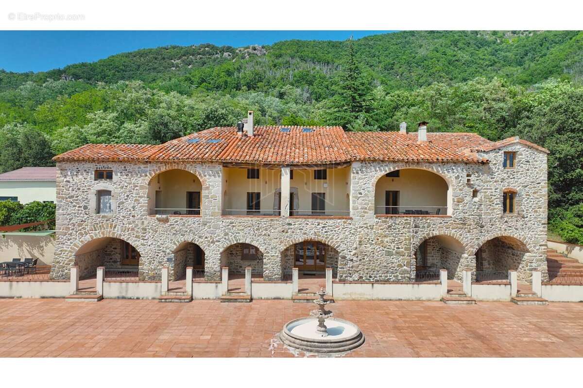 Maison à SAINT-LAURENT-DE-CERDANS