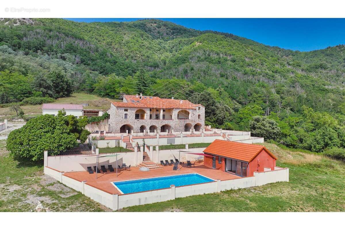 Maison à SAINT-LAURENT-DE-CERDANS