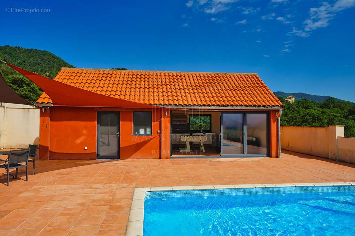 Maison à SAINT-LAURENT-DE-CERDANS