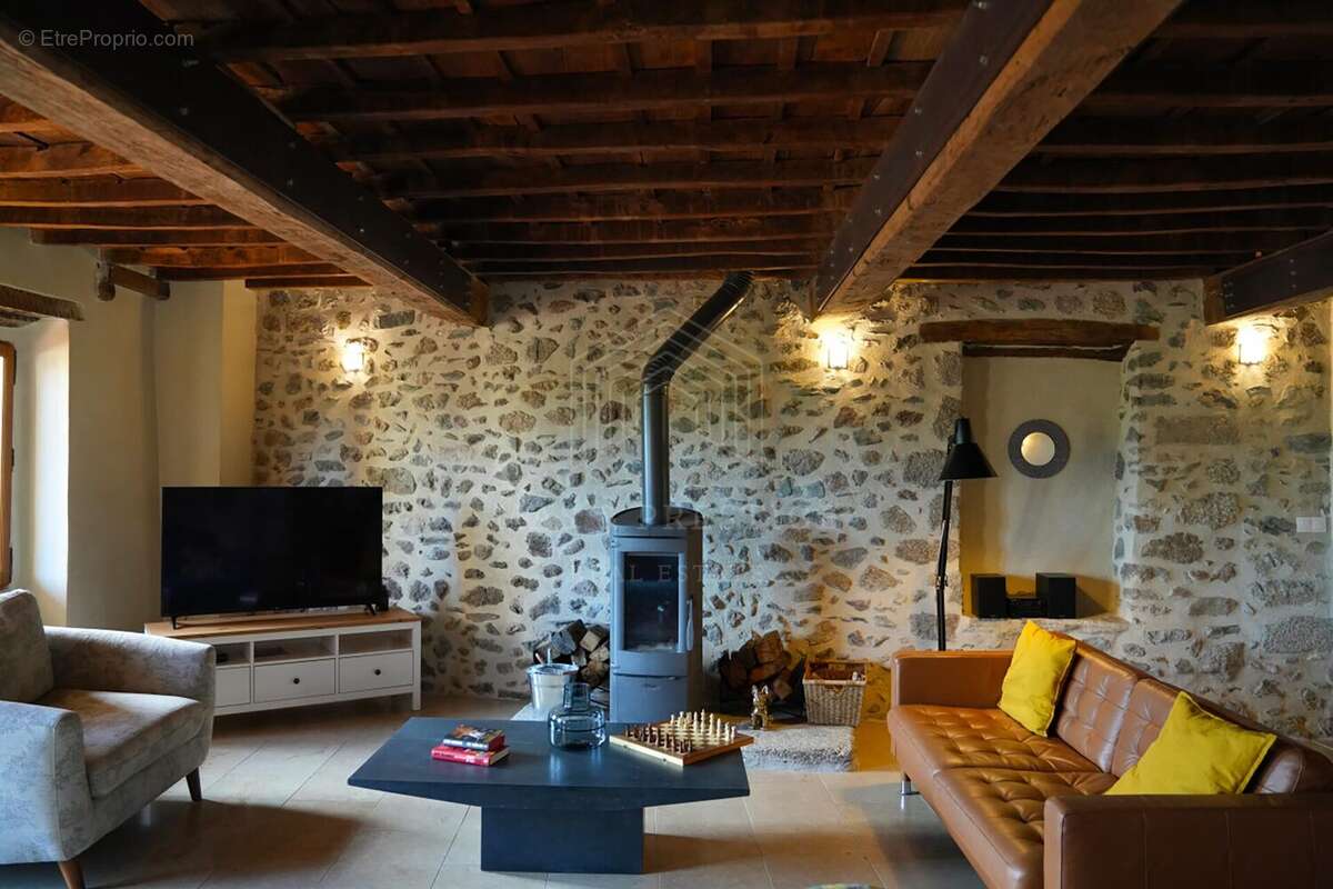 Maison à SAINT-LAURENT-DE-CERDANS