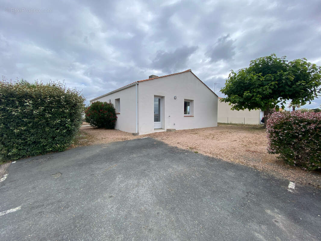 Maison à LANDEVIEILLE