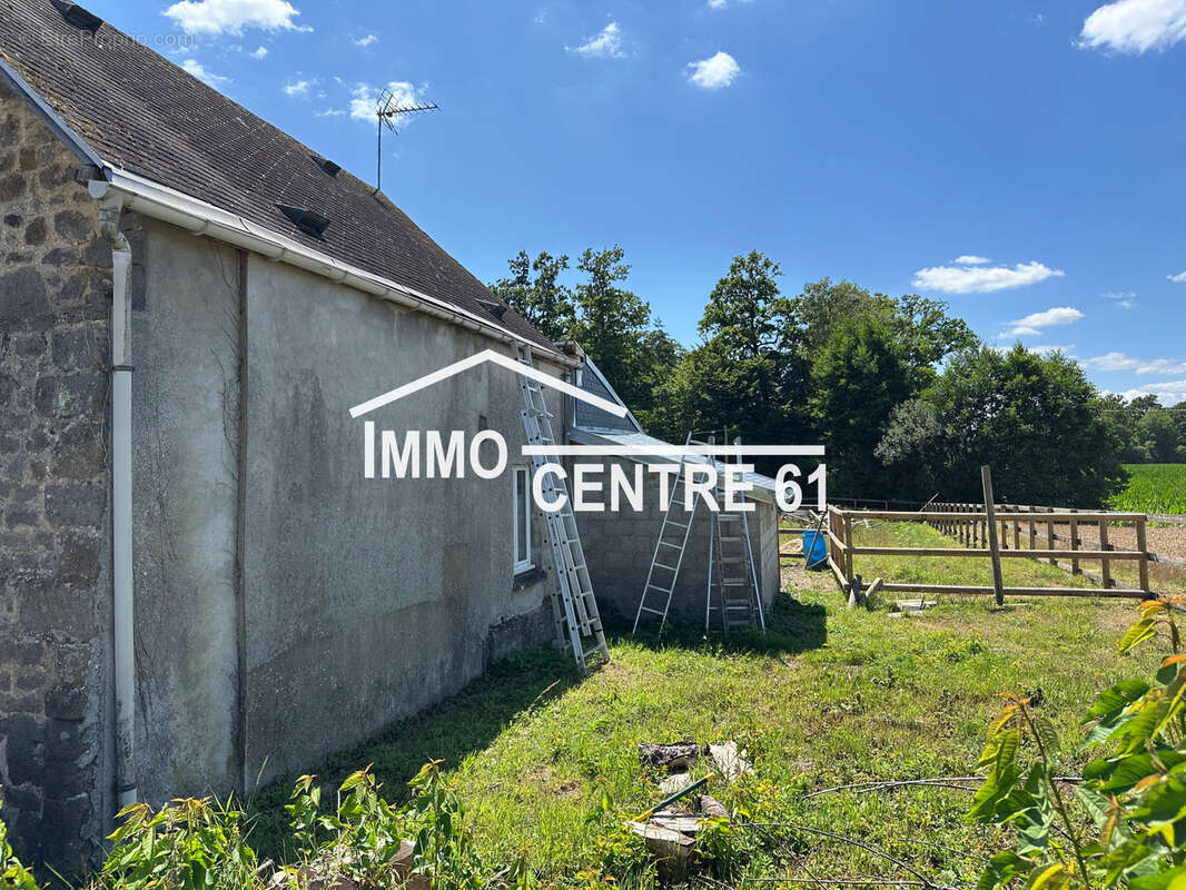 Maison à LE MENIL-DE-BRIOUZE