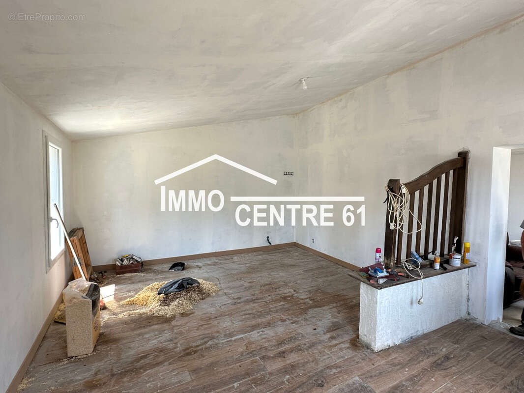 Maison à LE MENIL-DE-BRIOUZE