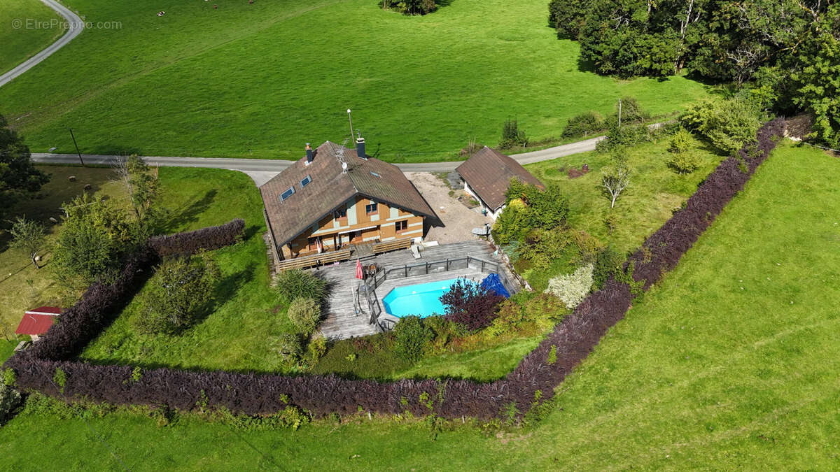 Maison à LES ECORCES