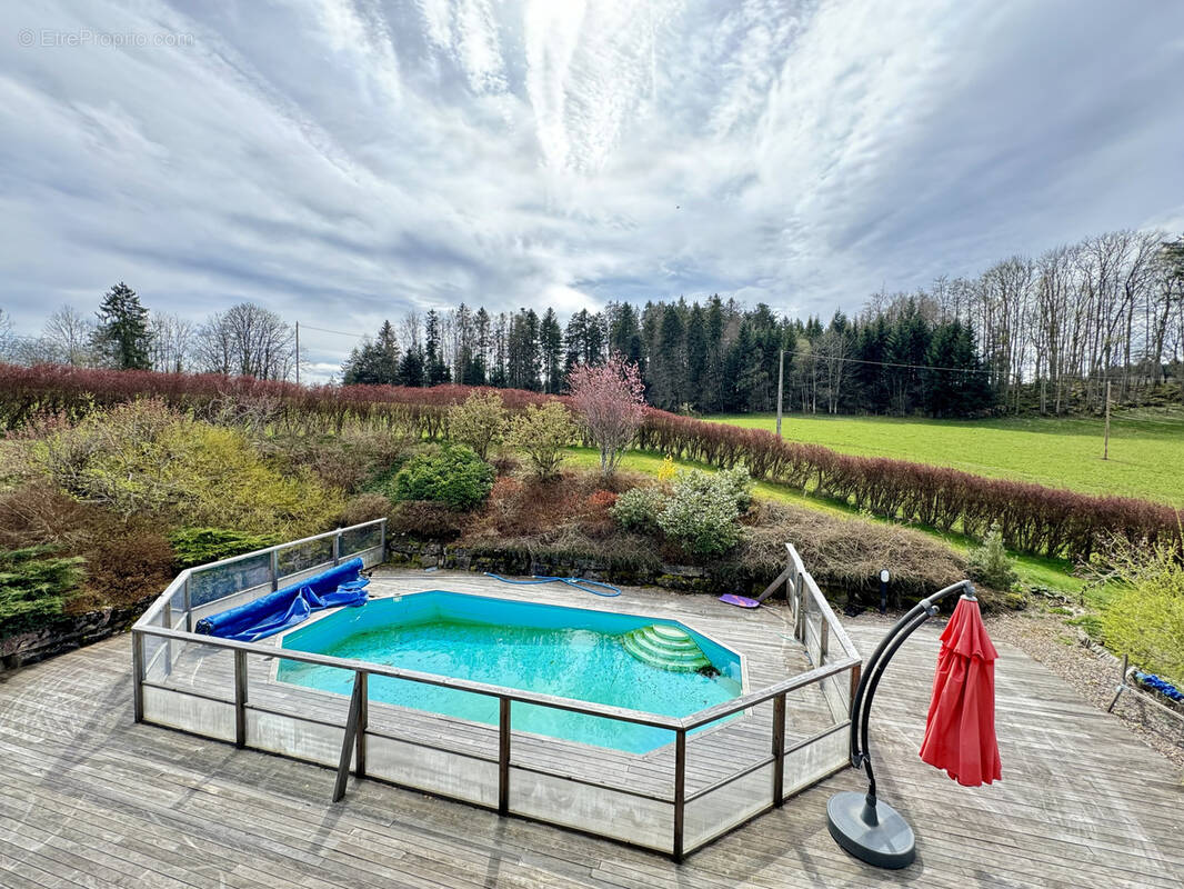 Maison à LES ECORCES