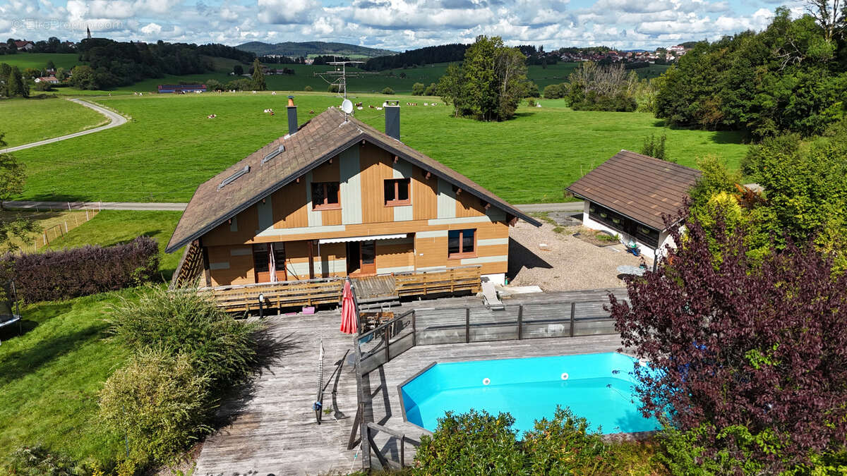 Maison à LES ECORCES