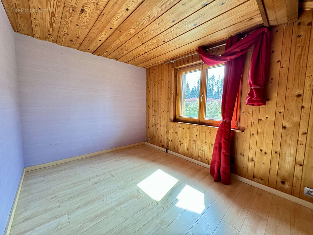 Maison à LES ECORCES