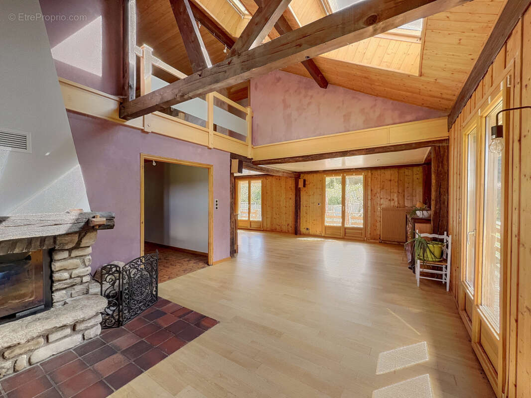 Maison à LES ECORCES