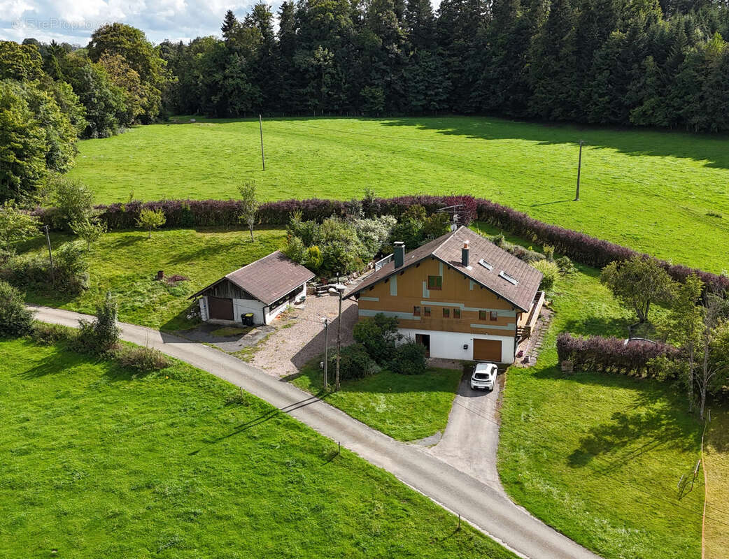 Maison à LES ECORCES