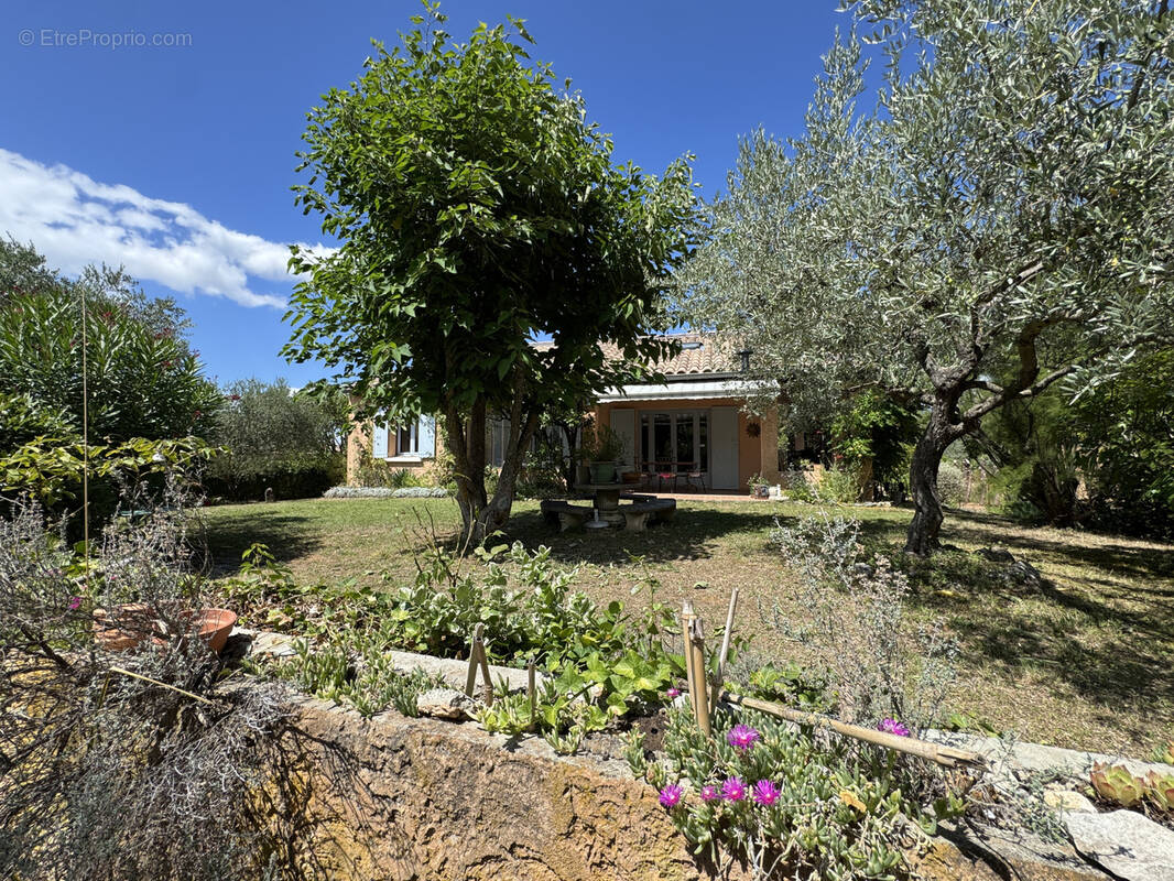 Maison à VILLES-SUR-AUZON