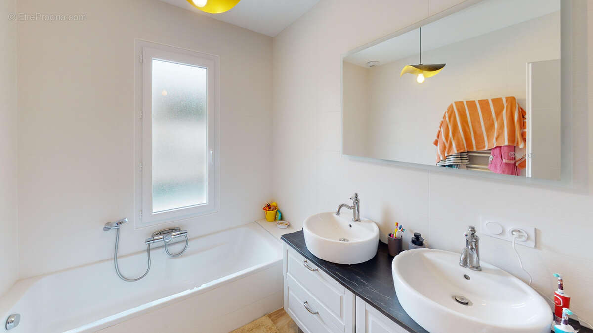 Maison à SAINT-MEDARD-D&#039;EYRANS