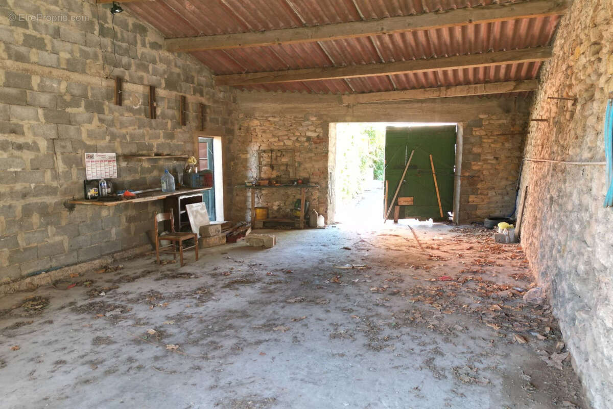 Terrain à POURRIERES