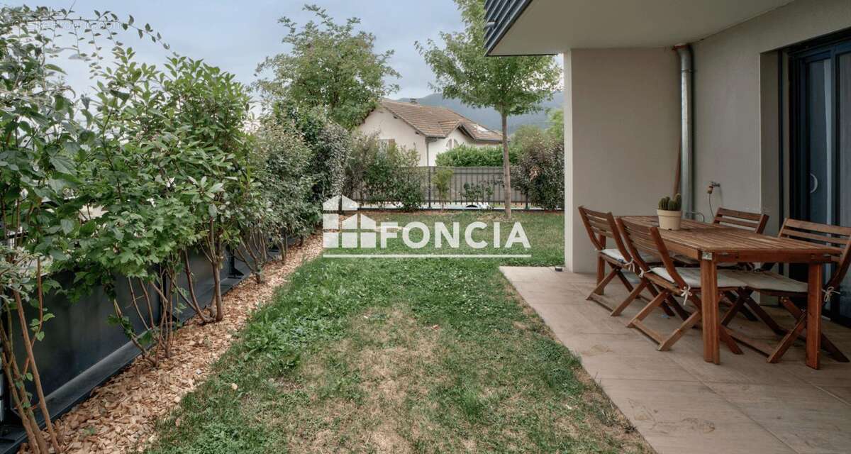 Appartement à PERON