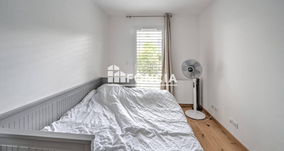 Appartement à PERON