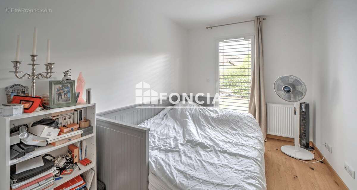 Appartement à PERON