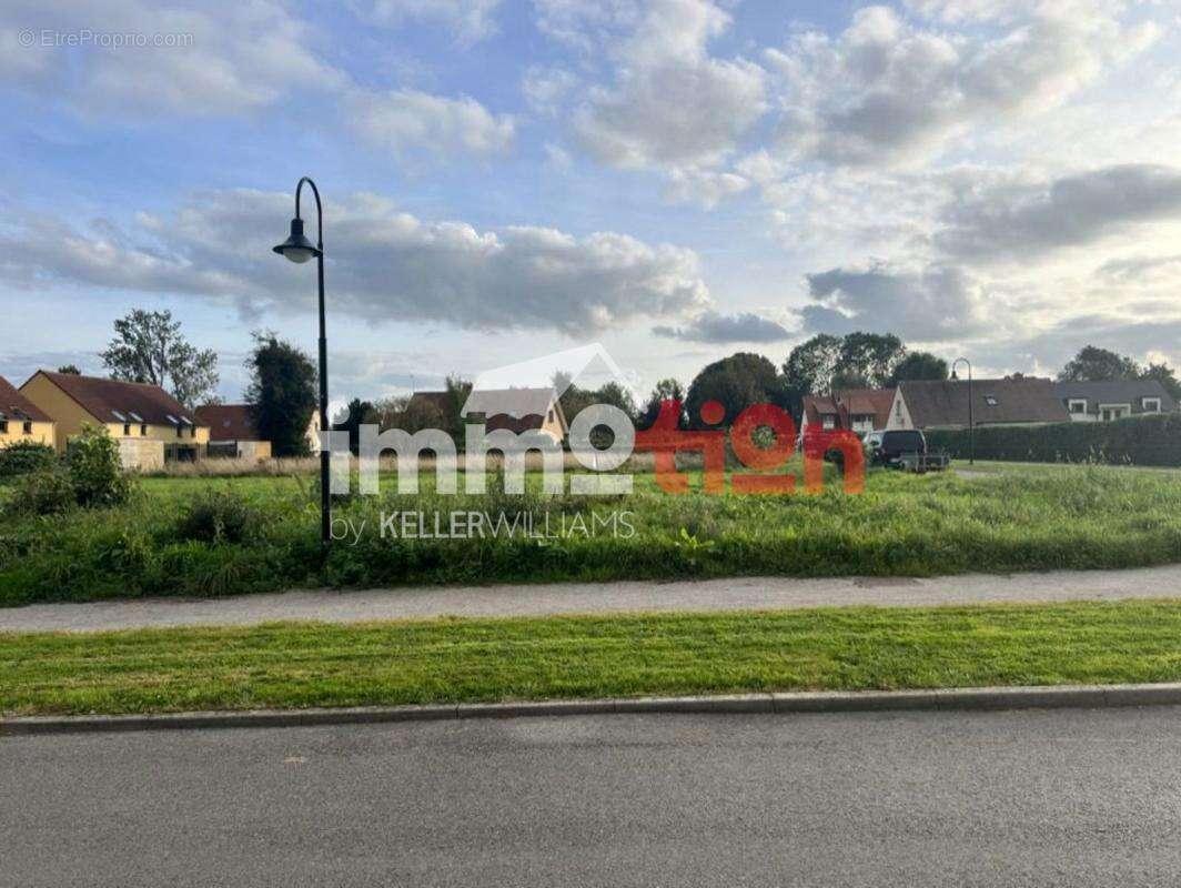 Terrain à FEUQUIERES-EN-VIMEU