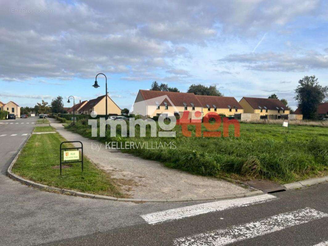 Terrain à FEUQUIERES-EN-VIMEU