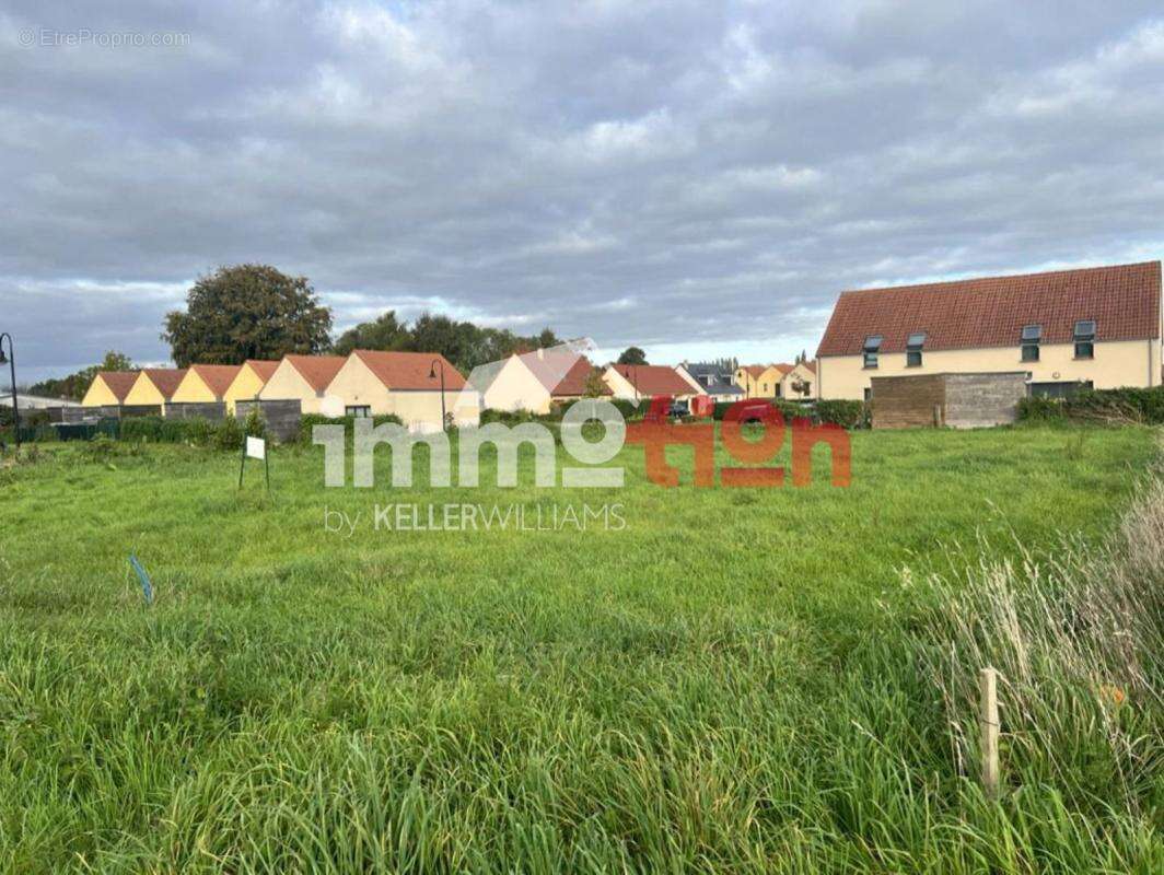 Terrain à FEUQUIERES-EN-VIMEU