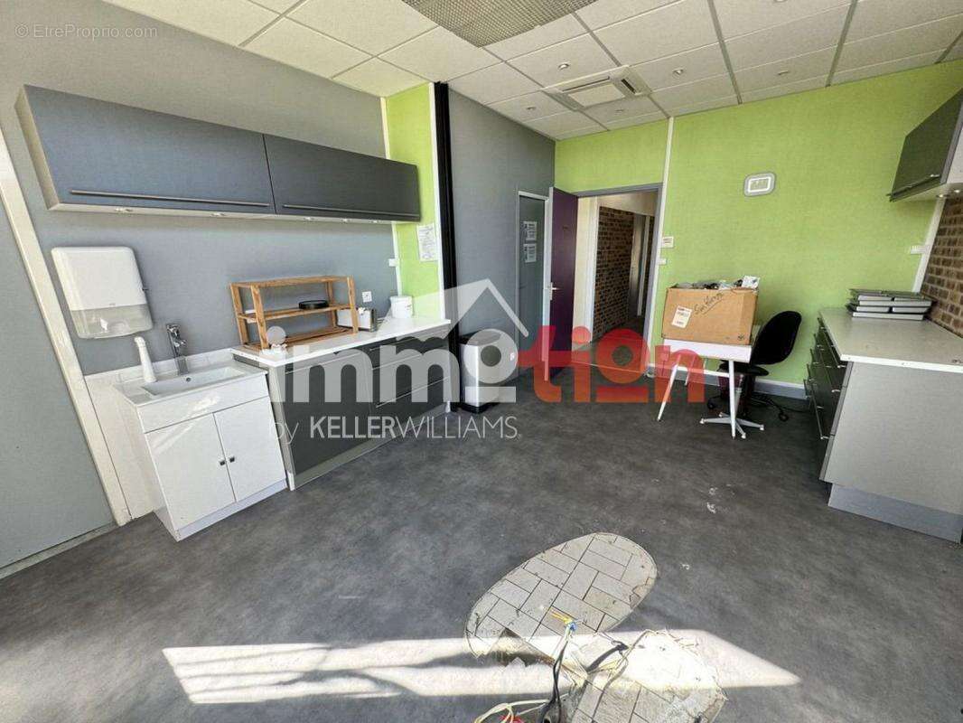 Commerce à FEUQUIERES-EN-VIMEU